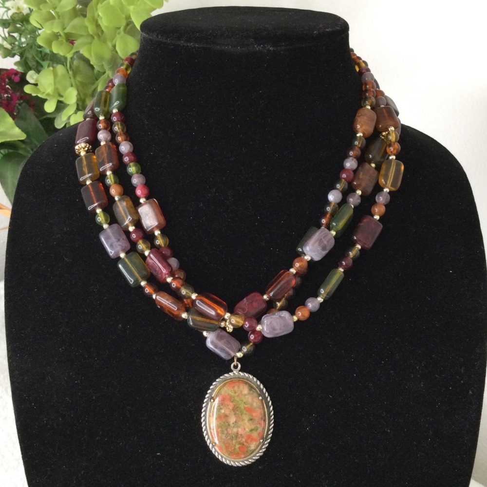 LAST CHANCE -RE-LISTING AT $48 TOMORROW Vtg Unakite Pendant Lucite Bead Necklace - Picture 2 of 16